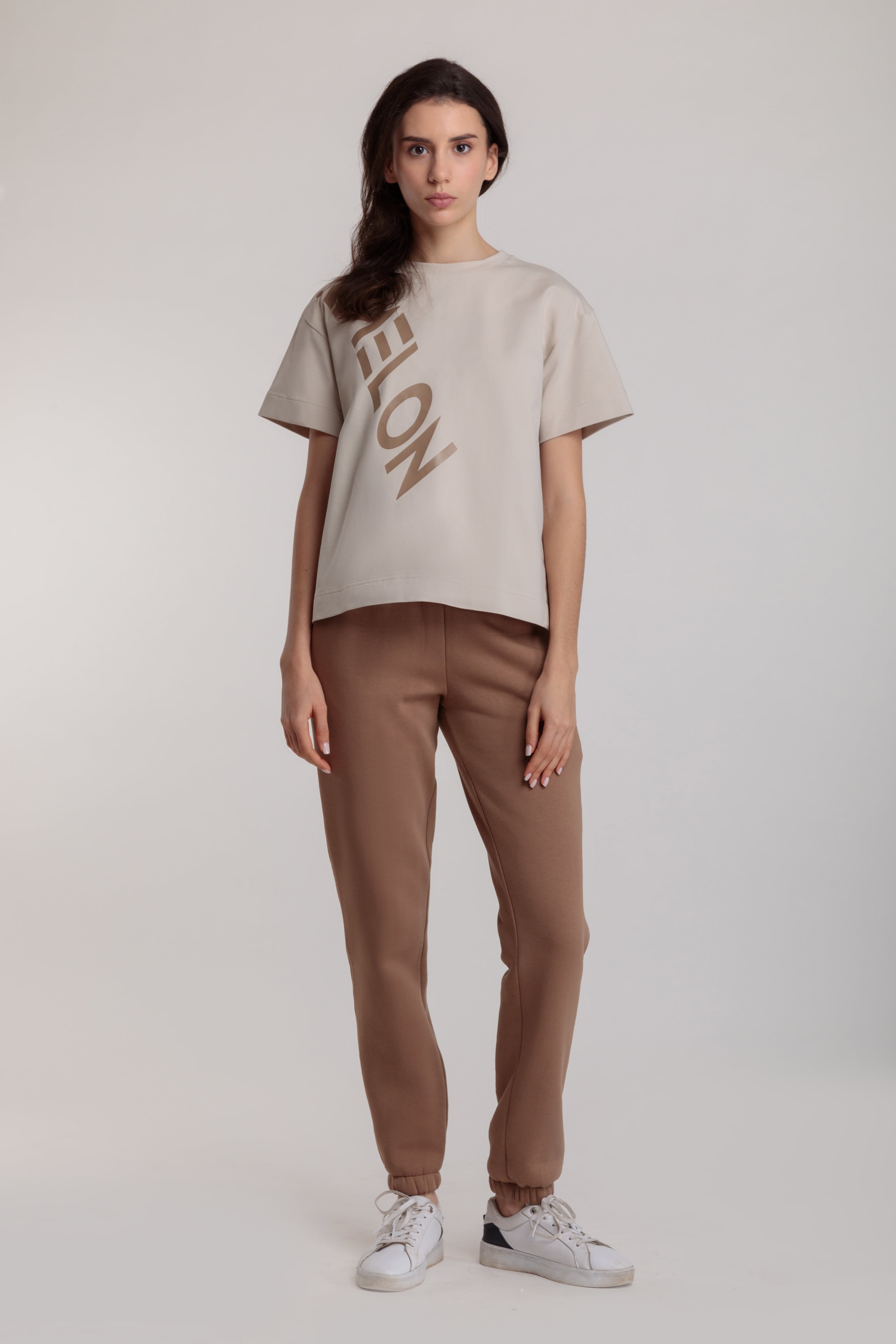 Women's straight milky t-shirt with a large beige lettering