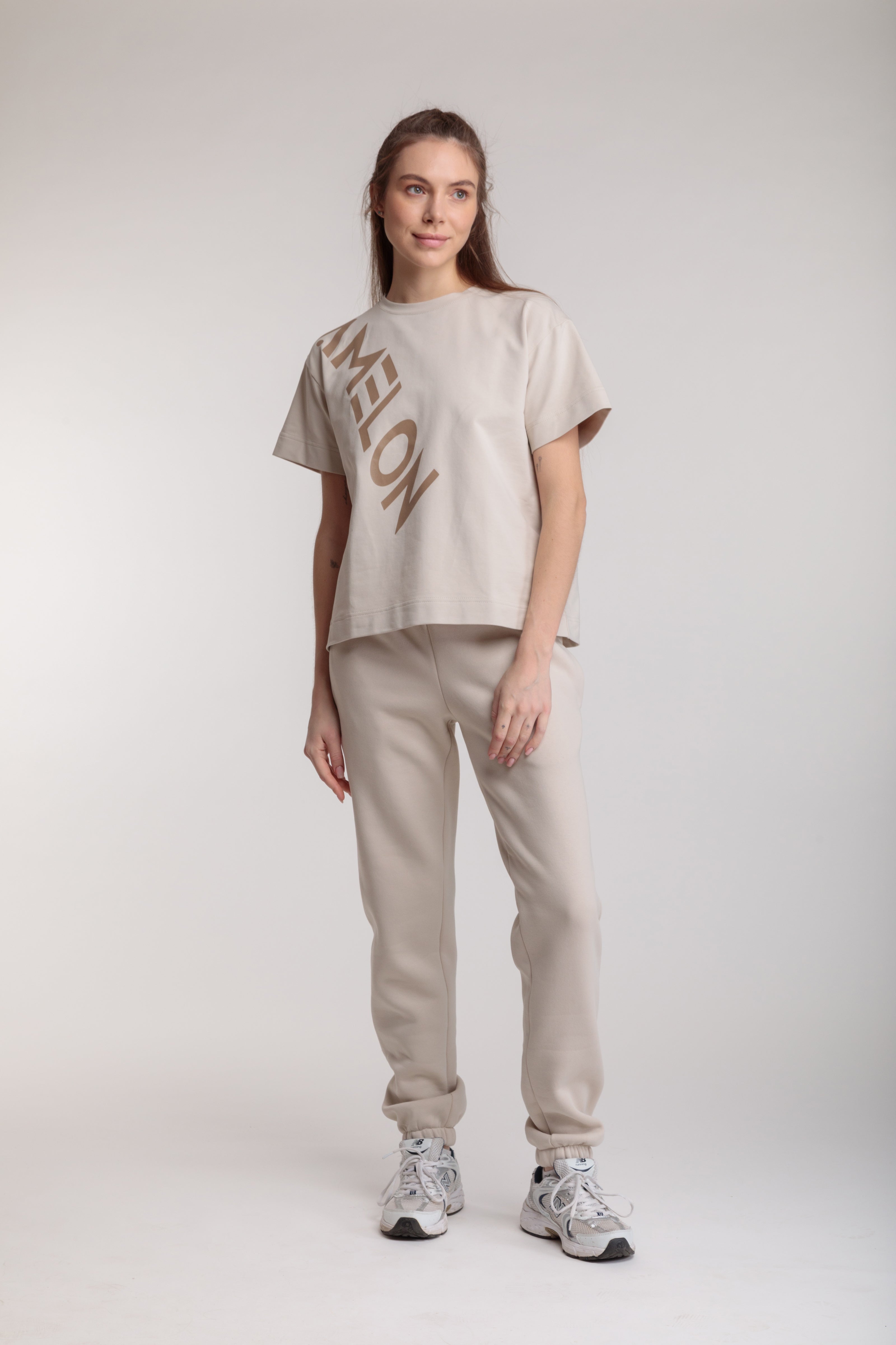 Women's jogger pants in milky color
