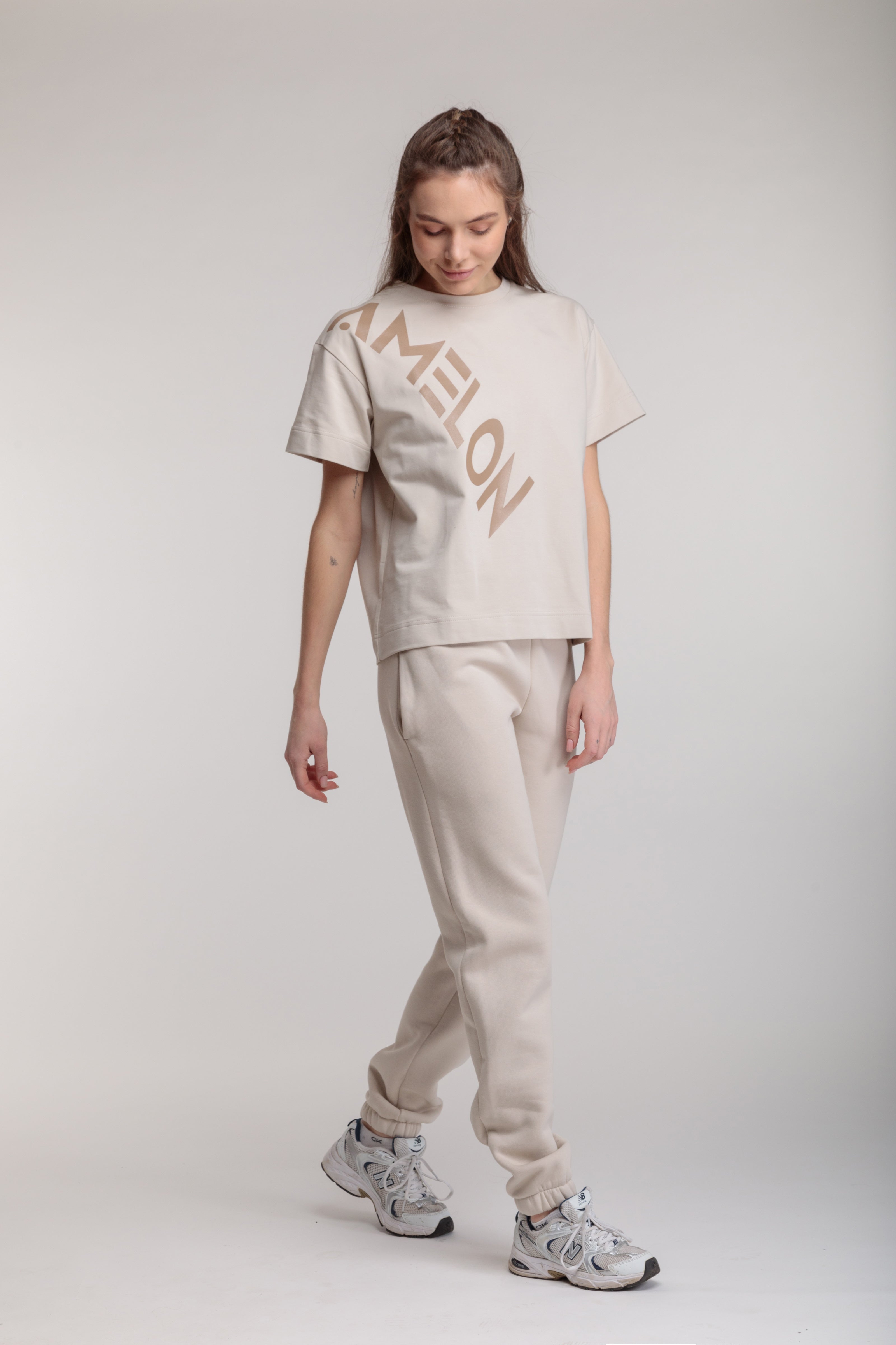 Women's jogger pants in milky color