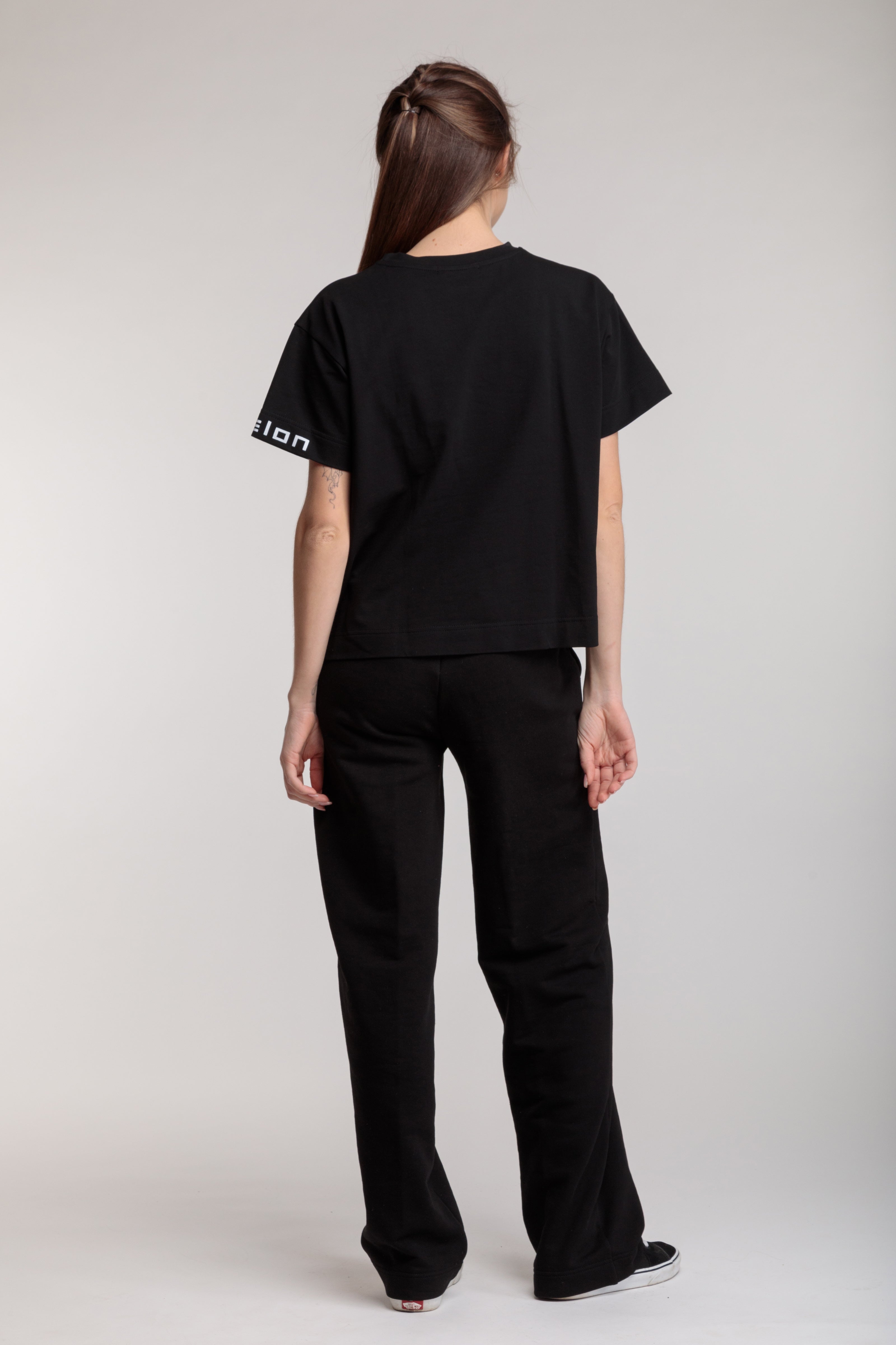 Straight women's T-shirt in black color, logo on the sleeve